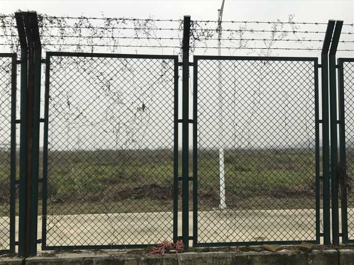横琴工厂隔离网 双横丝护栏网 珠海公路桃形柱护栏