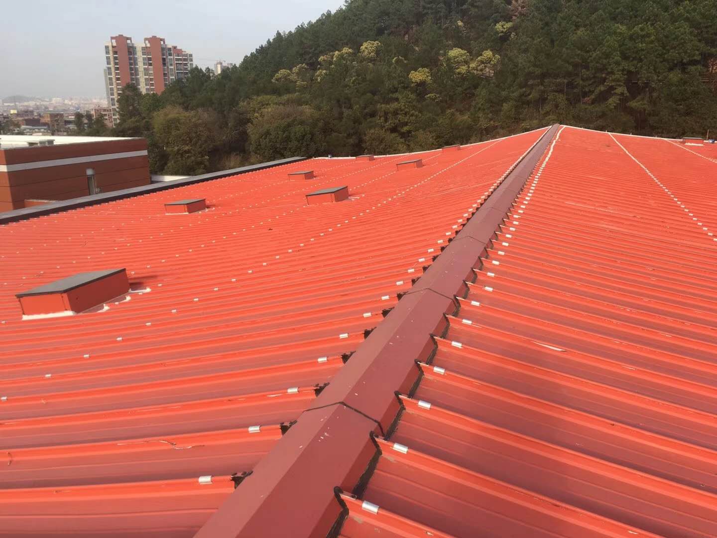 供应广西柳州、梧州铝镁锰屋面板470型经济实惠