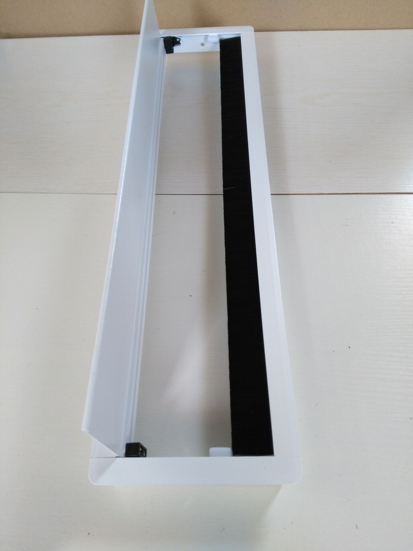 广东固泰五金厂生产办公家具专用毛刷静音翻板线盒350