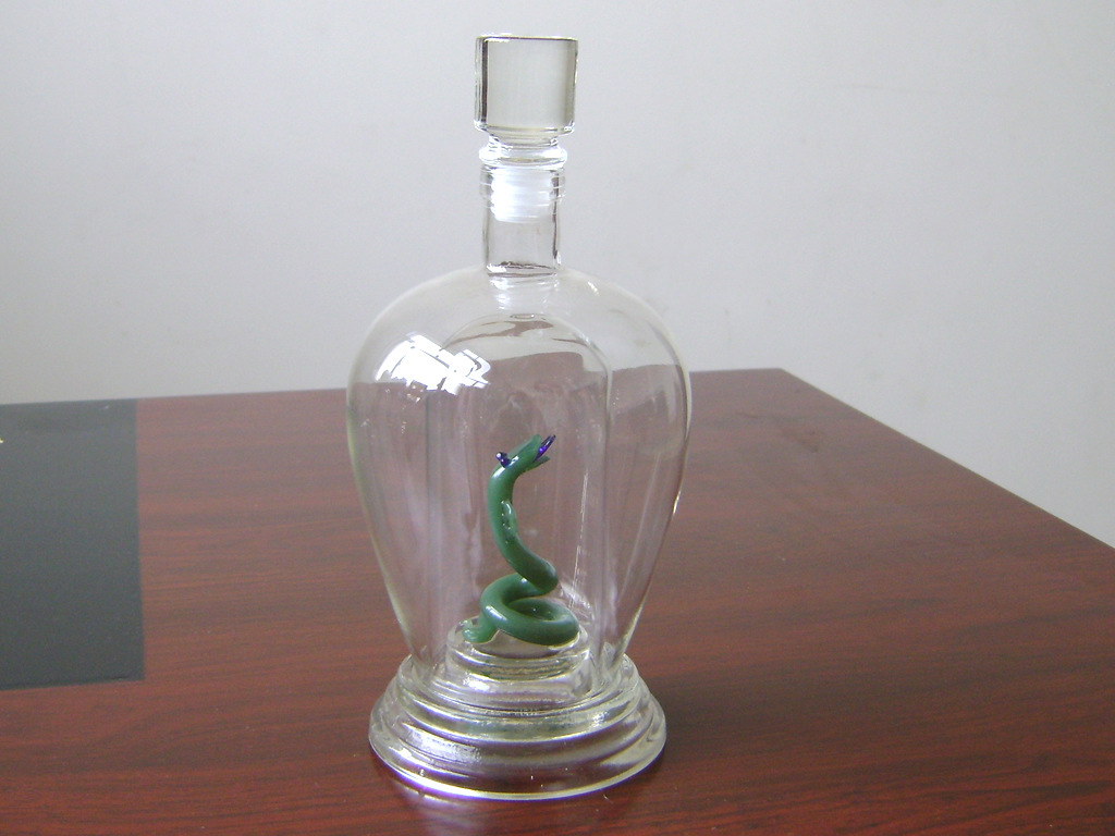 玻璃酒瓶厂家生产定制高硼硅工艺酒瓶