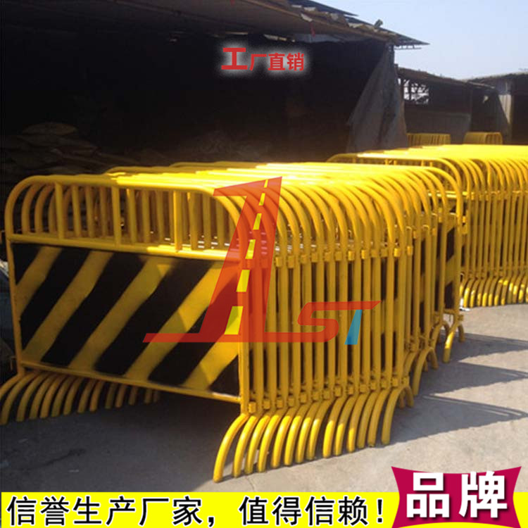 鲜黄色市政护栏黄黑色市政护栏可定做贴膜或丝印市政铁马
