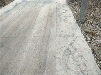 水泥路面降雪后路面受冻起灰用不用修补怎样处理