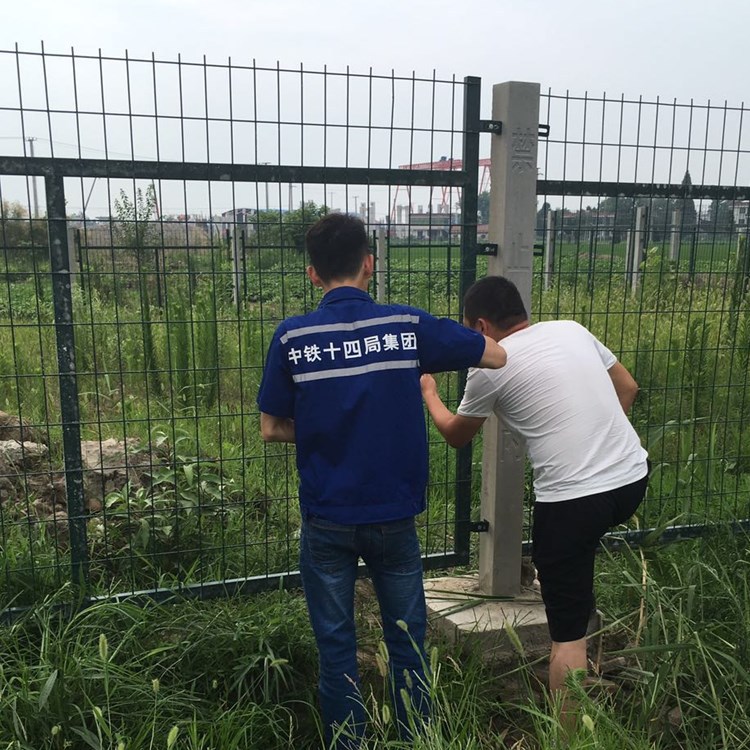 韶关铁路隔离防护围栏定做厂家 包塑框架护栏网