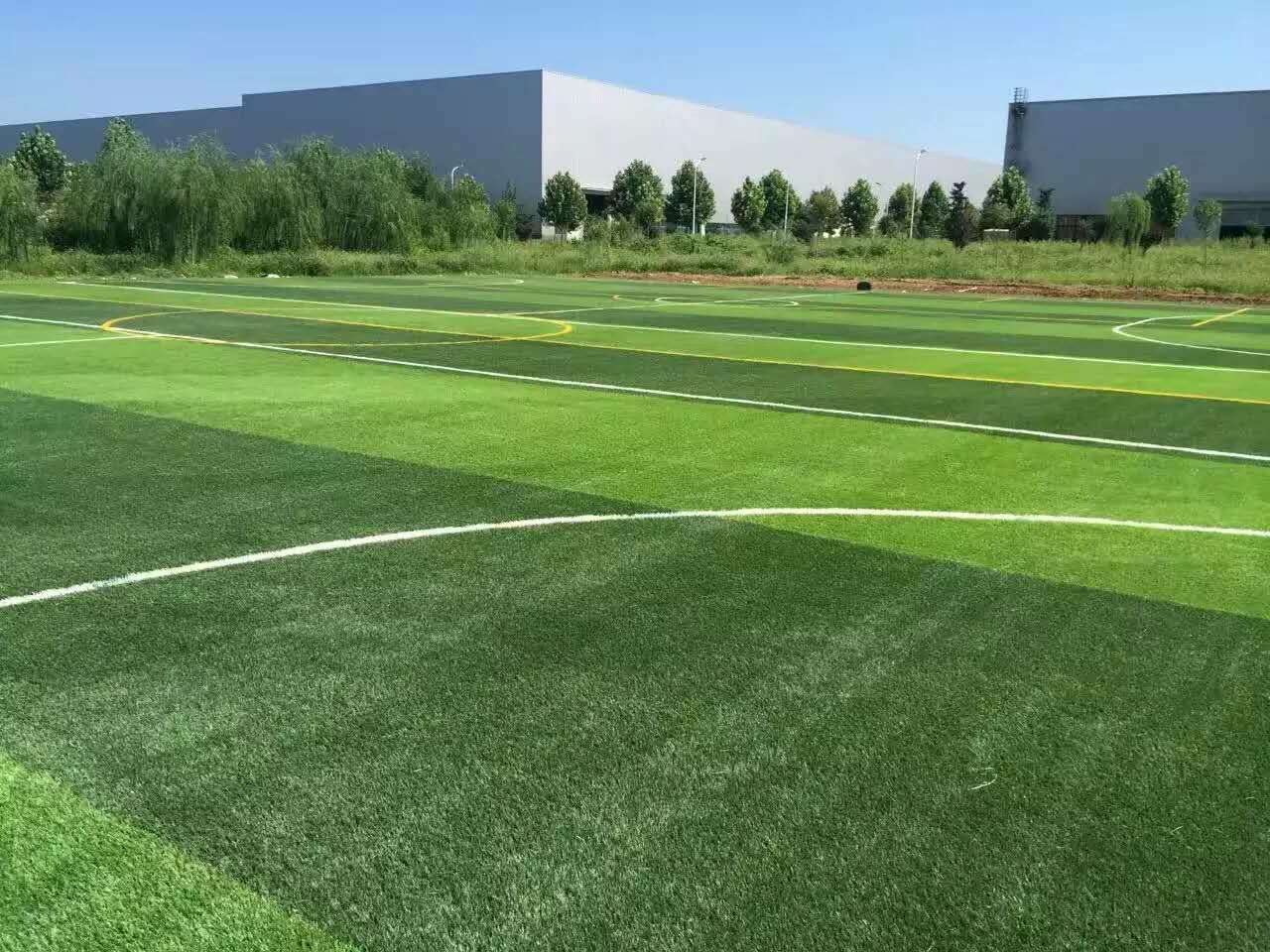供应人造草坪足球场高密度环保新型材料厂家直销还包安装