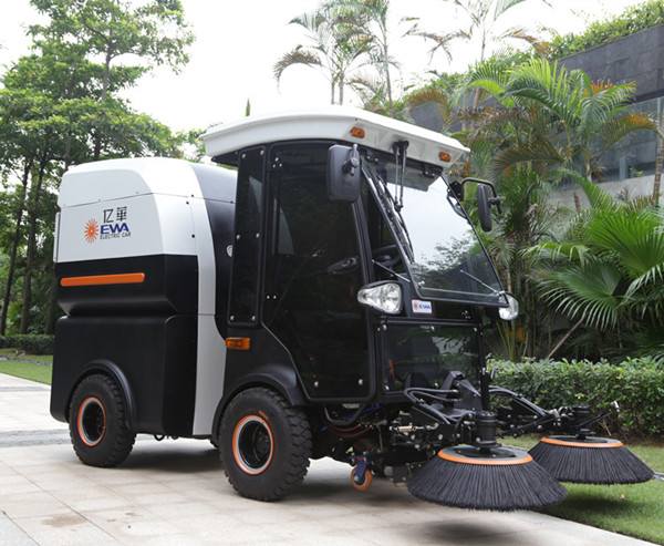 集合供应纯电动四轮驾驶扫地车、全天候环卫交流电扫地机
