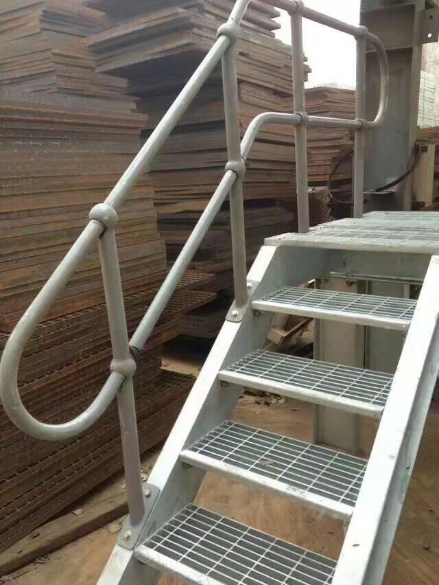 供应电厂平台楼梯采用晨川Q235材料踏步板实体厂