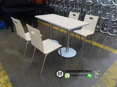 天津纬途恒茂饭店餐桌椅子