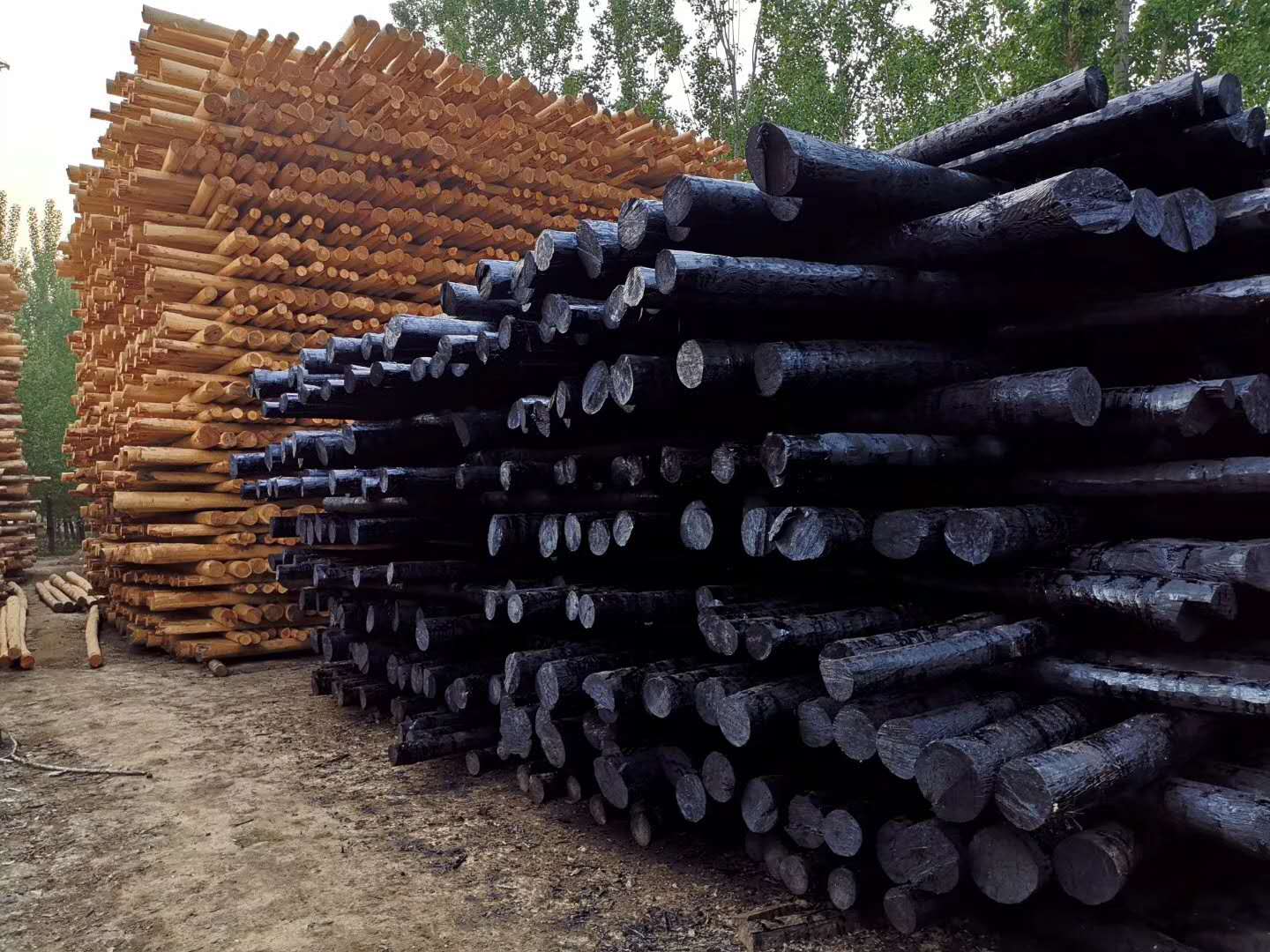 厂家专业生产防腐油木杆 通信油木杆 松木杆 油炸杆