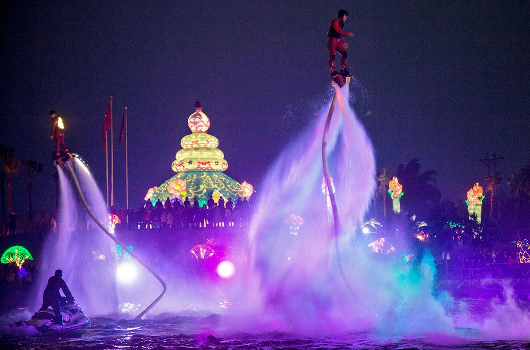 上海幕明大型水上飞龙表演秀水中摩托艇特技秀