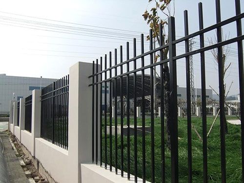 广州锌钢护栏生产厂家 定做黄埔铁艺围栏一米多少钱