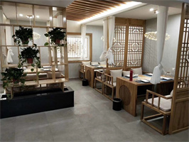 天津中餐厅实木桌椅组合 实木装饰 实木隔断墙