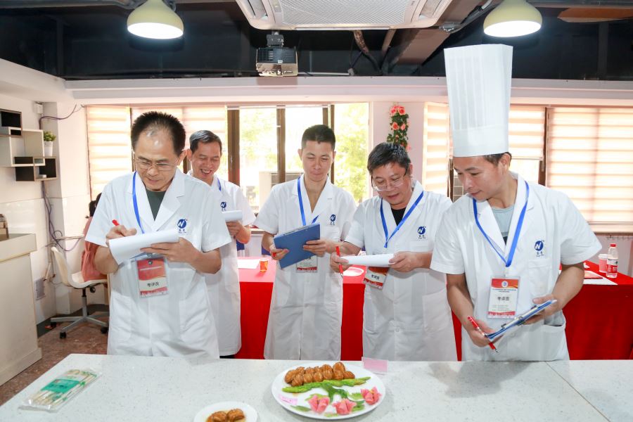 粤菜培训班学费多少钱到东南厨师学校了解