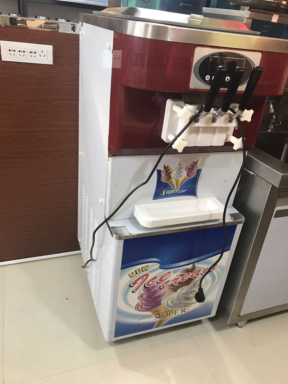 中牟哪里卖有冰淇淋机器 冰淇淋原料哪里进