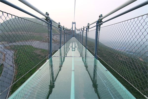 湖北四川重庆玻璃吊桥安装公司多少钱