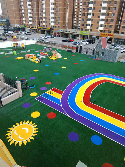 幼儿园绿草坪地毯怎么清洗
