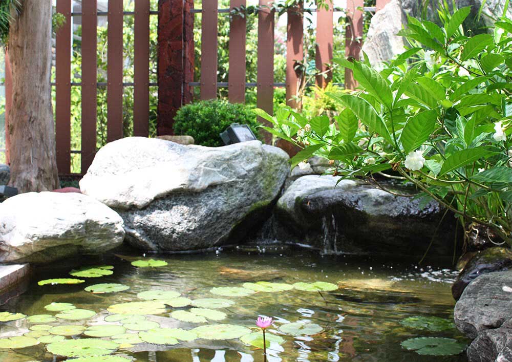 别墅花园假山鱼池设计讲究“风水聚气”