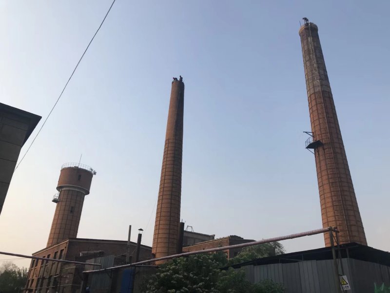 新闻:鄂州钢筋混凝土烟囱整体拆除公司团结进取