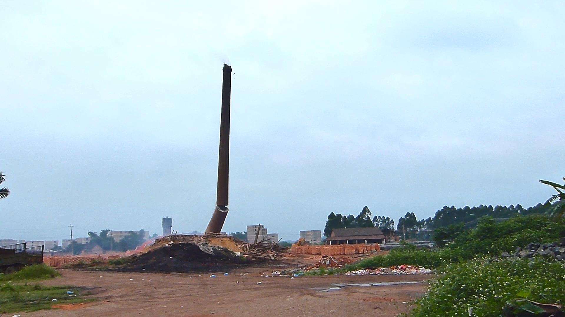 新闻:遂宁120米水泥烟囱拆除公司咨询热线