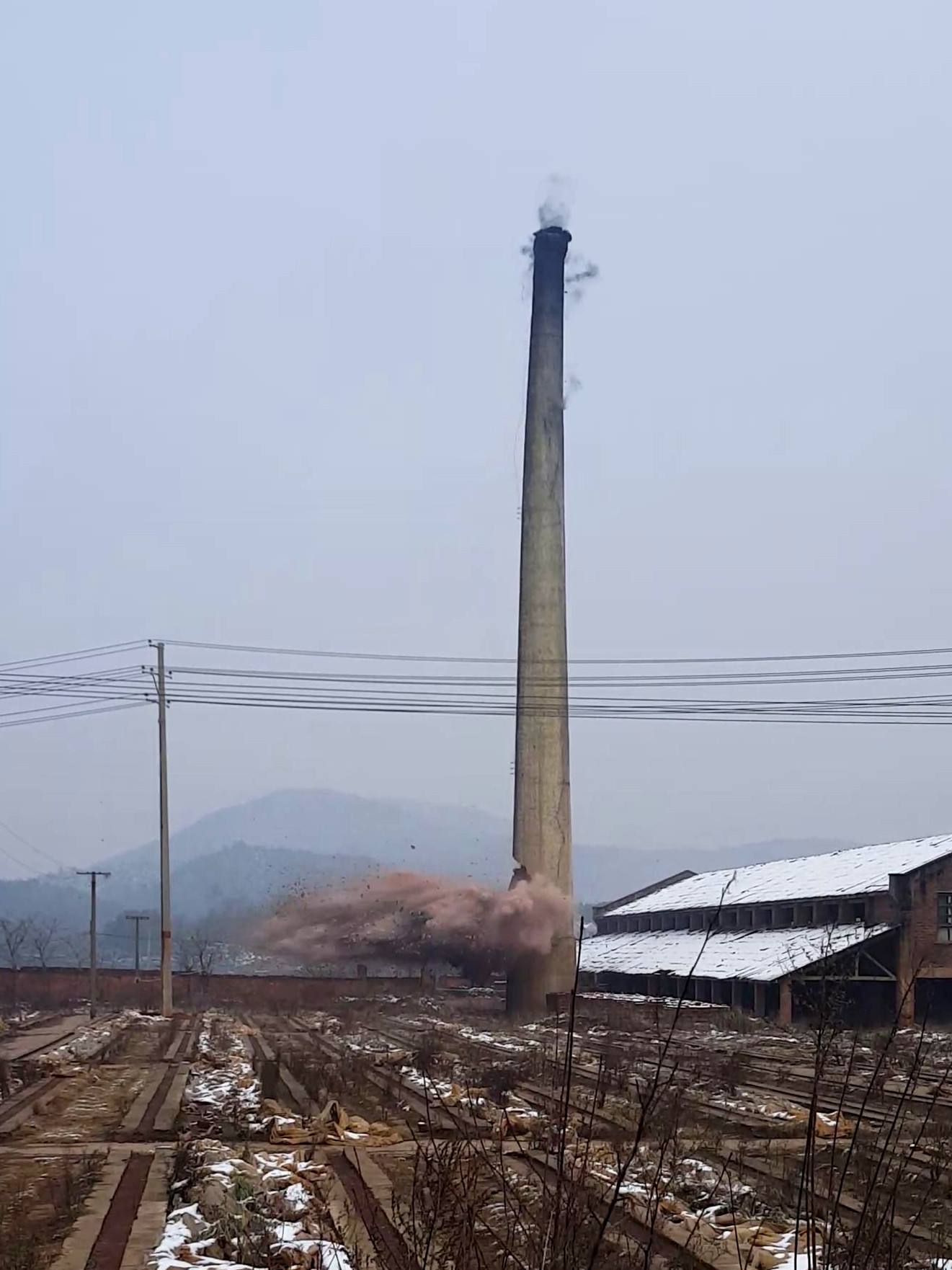 新闻:莱芜钢筋混凝土烟囱拆除公司优服务