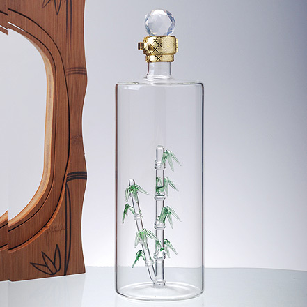 直管形玻璃酒瓶厂家定制内置竹子造型酒瓶