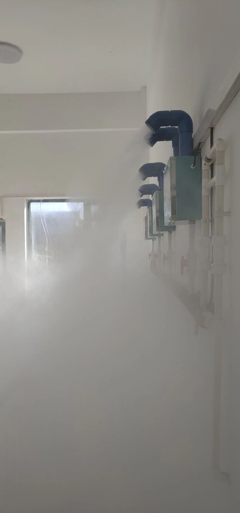 进出入养殖场门口人员通道自动喷雾消毒设备厂家