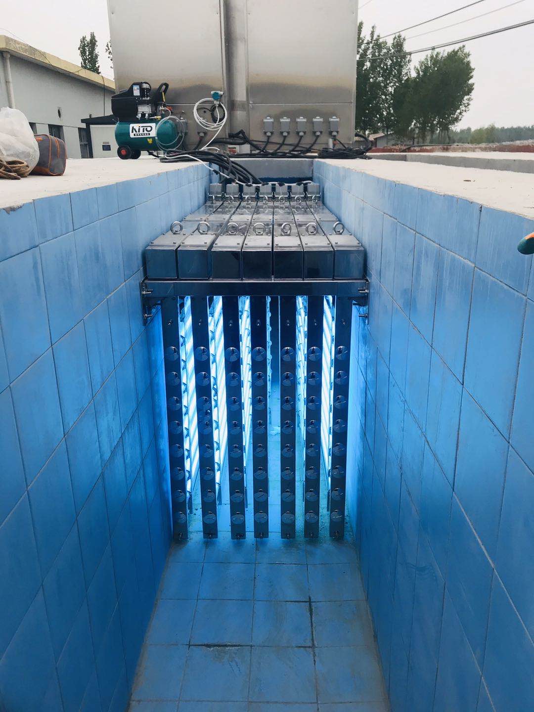 污水厂选型明渠式紫外线消毒器冠宇牌带溢流堰